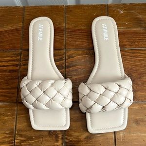 Athmile rated women’s sandals, never worn